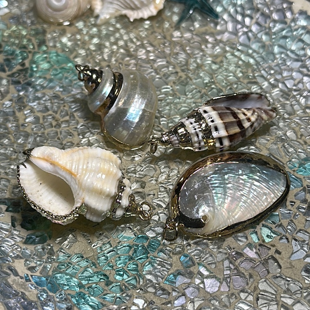 Group bundle of 4 gold small shells 1” necklace charms